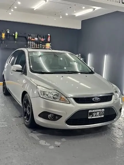 Ford Focus Ghia 2.0