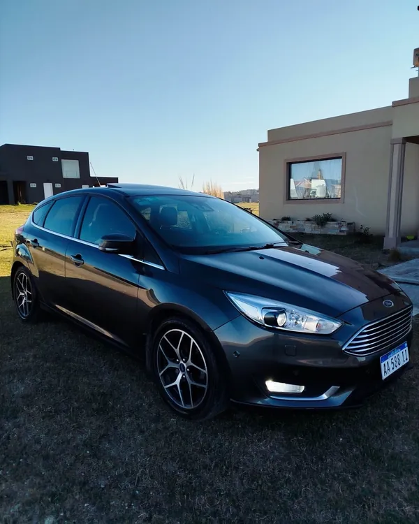 Ford Focus Titanium 2.0 5P