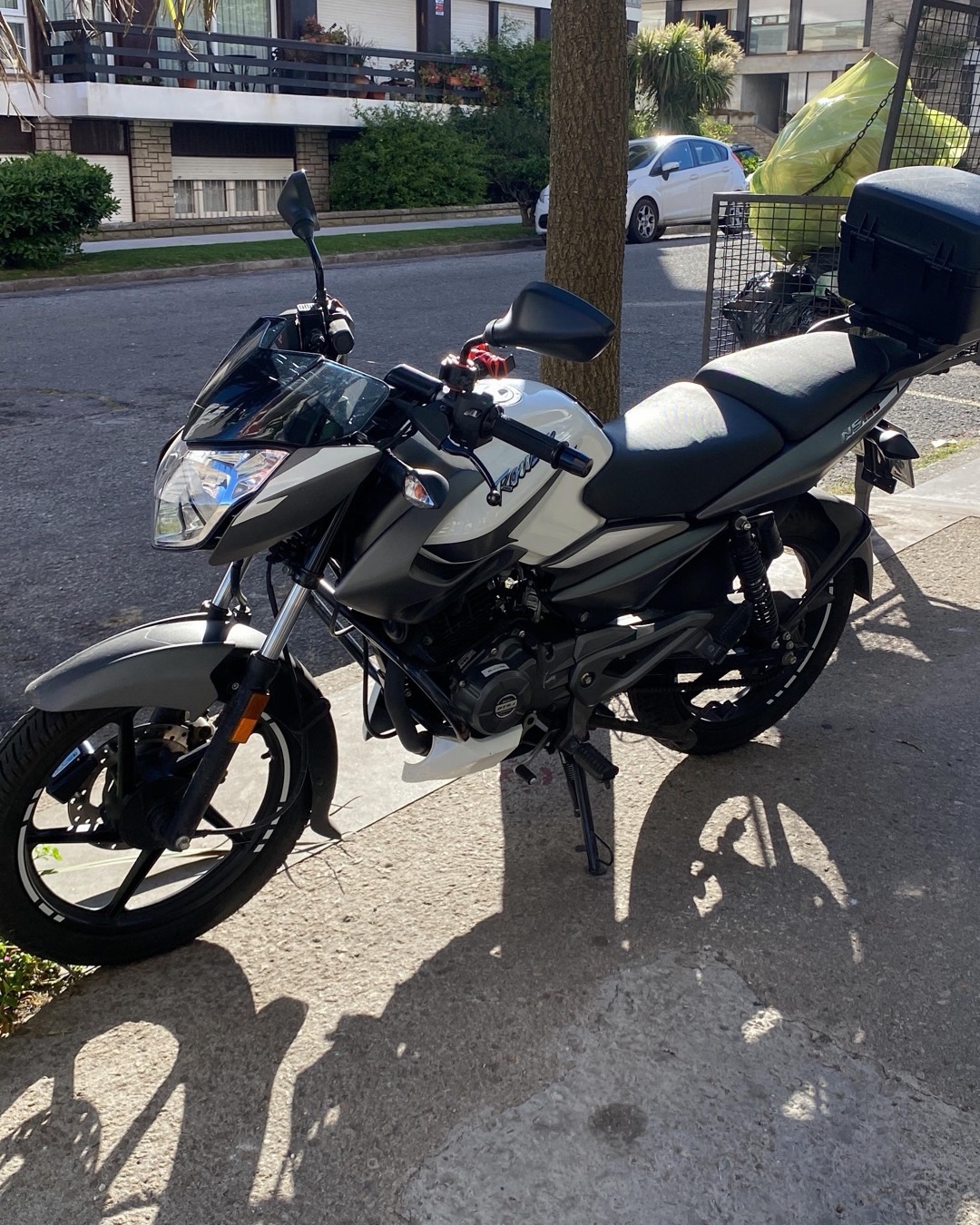 Bajaj Rouser 125