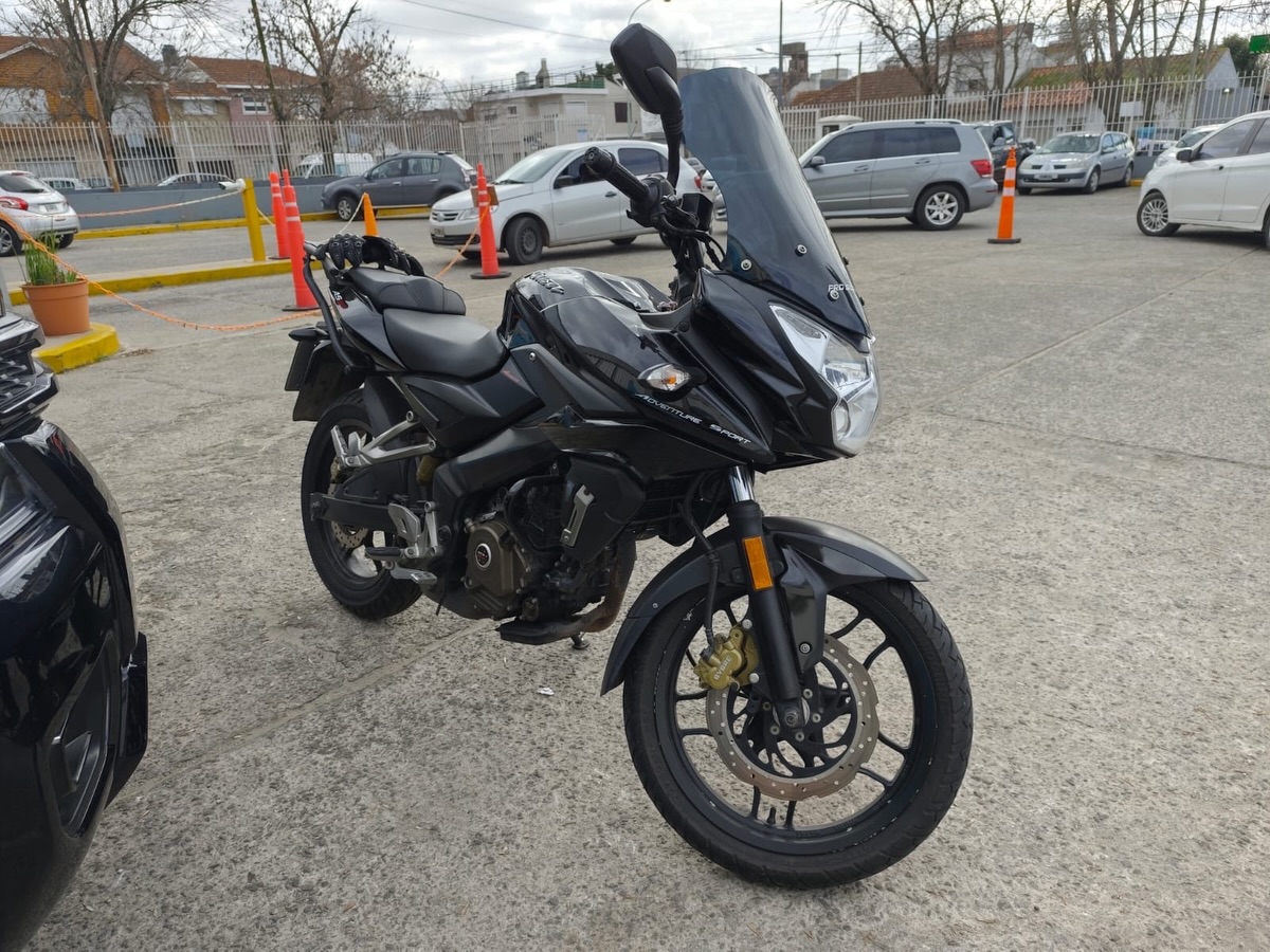 Bajaj Rouser AS 200